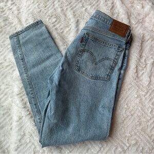 Levi's Wedgie Straight Jeans Size 29 Button Fly High
Rise Light Wash Vintage